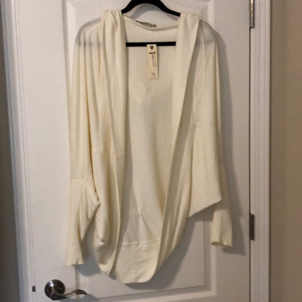 ✨NWT- Abbot Main kimono style hoodie sweater top✨